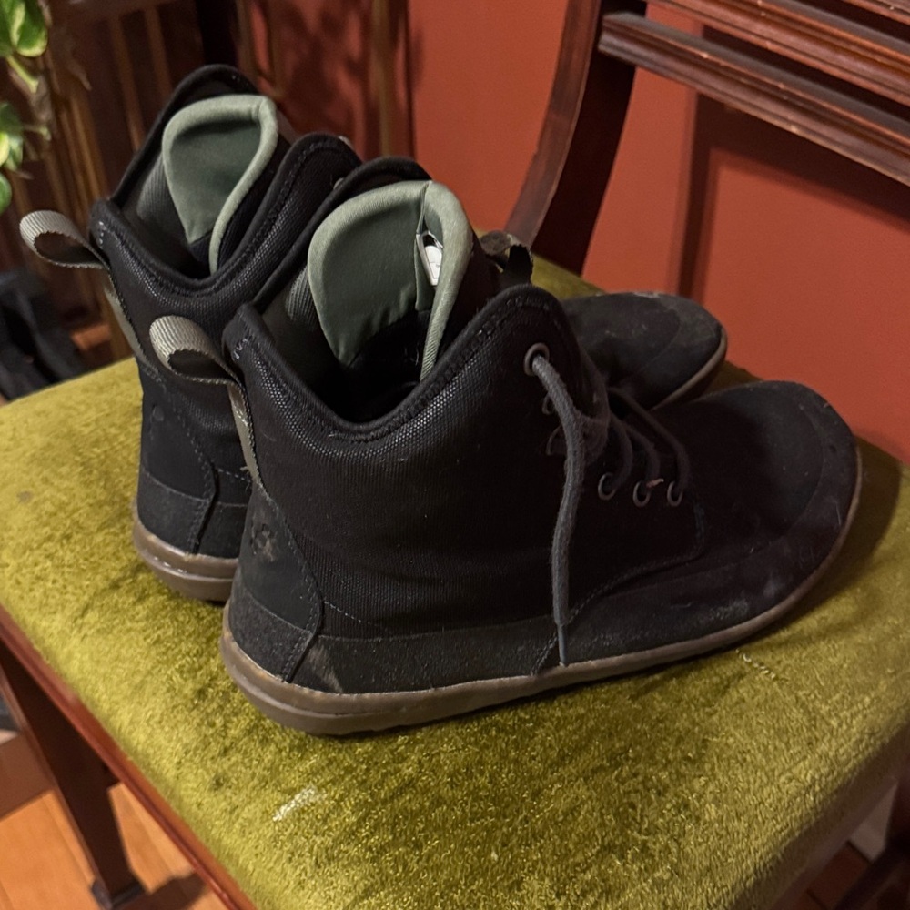 Vivobarefoot Gobii Boots - Like New